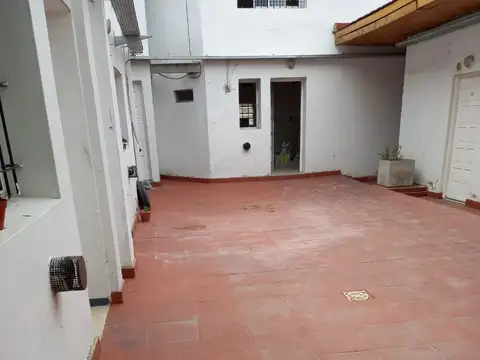 dueña alq loft living y dormitoriocon balcon a la calle  pleno centroluminoso ant 12 añoscon aire acondicionado