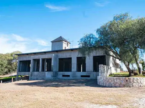 Venta lote 5700m2 con const proyecto valle hermoso