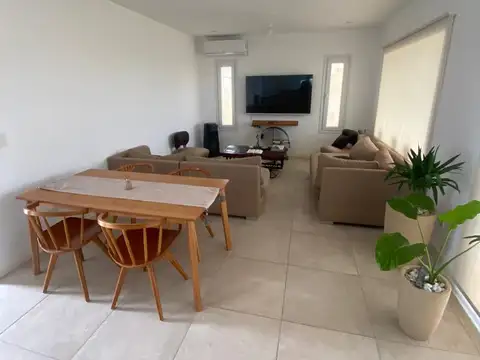 CASA EN 2 PLANTAS 4 AMB CON PILETA  BARRIO CERRADO EL CANTON ESCOBAR