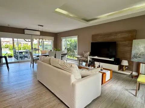 Casa en Venta en Pilar del Este - Santa Elena, Countries y Barrios Cerrados en Pilar