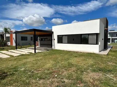 Casa en Alquiler de 3 dormitorios
