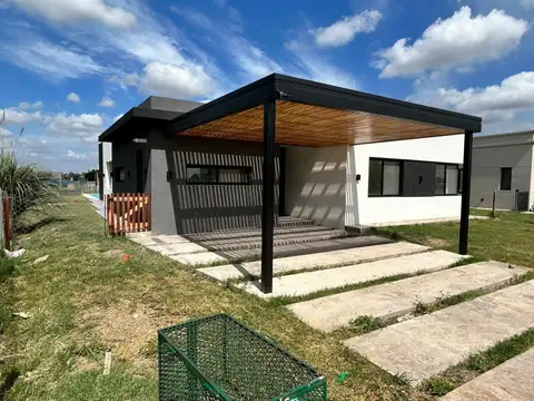 Casa a estrenar en alquiler, Barrio San Felipe, 4 Ambientes 