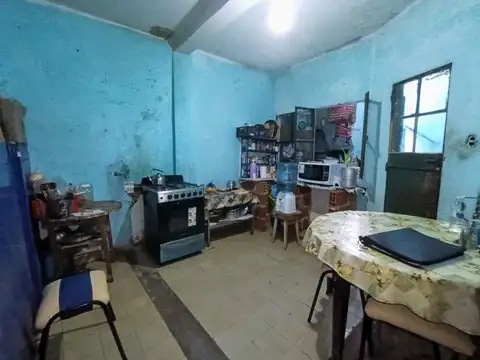 Casa 4 ambientes con 2 baños