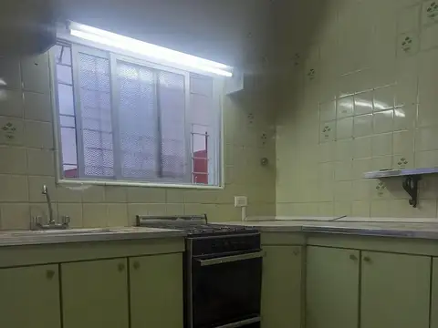 Aristóbulo del Valle 900