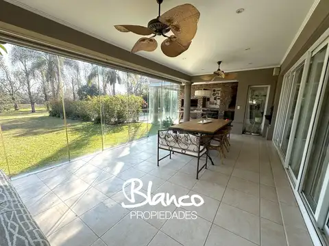 Casa 9 ambientes con 5 baños