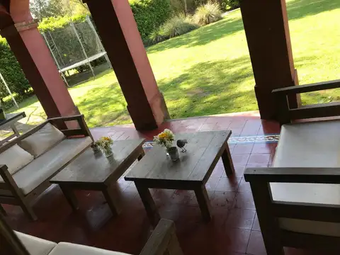 Casa 5 ambientes con 2 baños