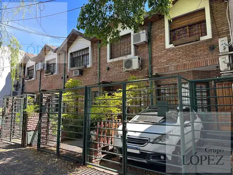 Venta Casa tipo Dúplex 2 pisos. En Florida Oeste - 3 ambientes con jardín, parrilla y quincho