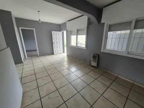Depto Tipo Casa en Alquiler en Merlo, $ 700.000