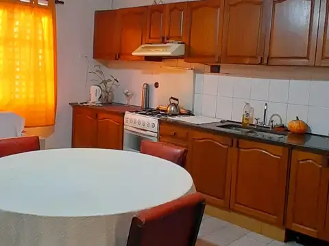 VENTA CASA 3 DORM.COCHERA Y PILETA ESQ SAN NICOLAS