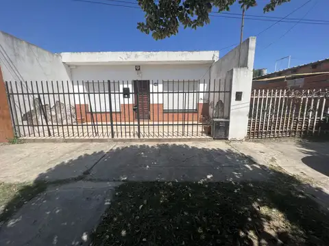 Vendo casa de 2 dormitorios villa constitucion