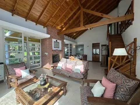 Casa 5 ambientes con 4 baños