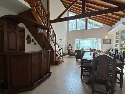 Casa en Venta con 2 cocheras