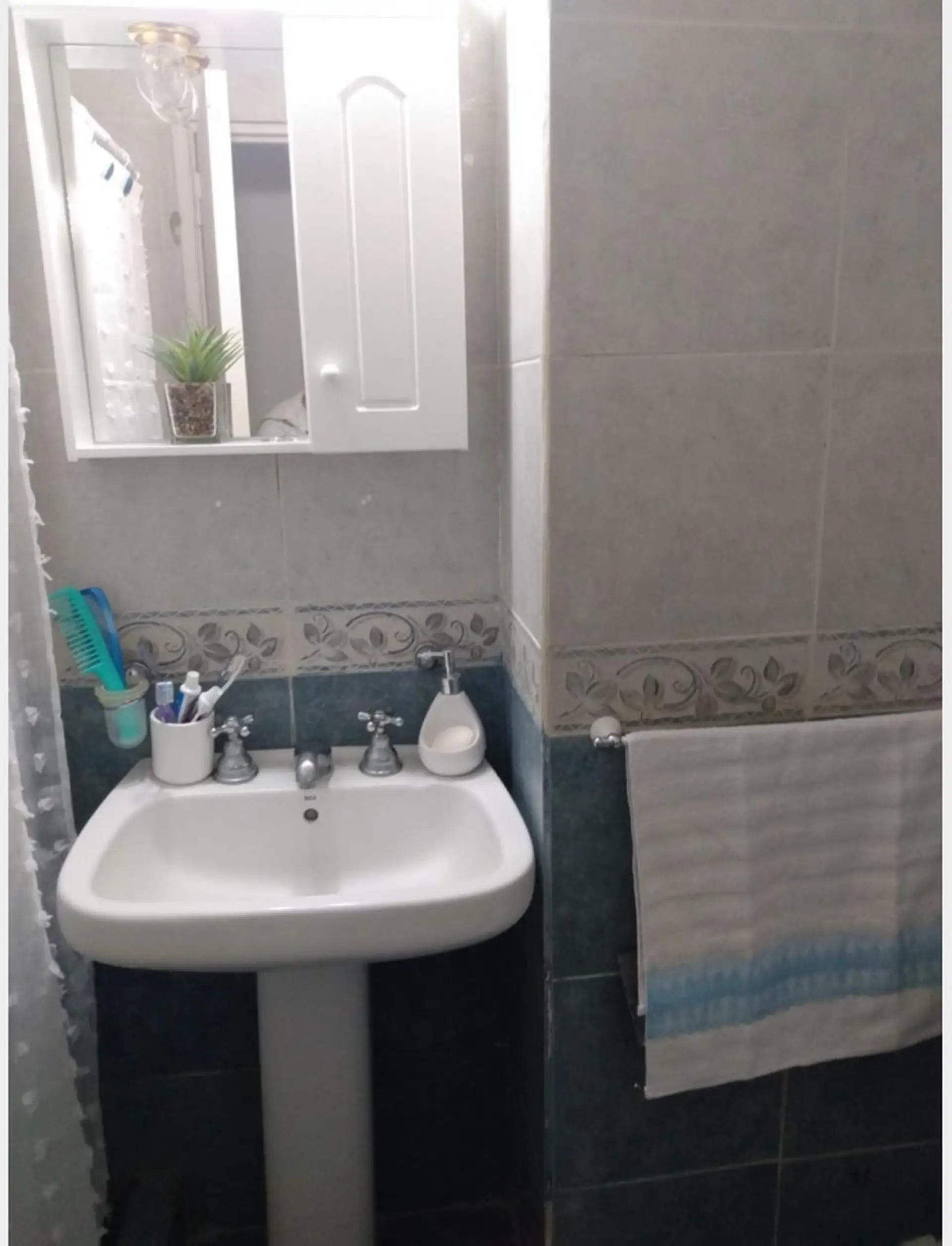 Dpto 3 amb con patio a una cuadra del mar, amueblado