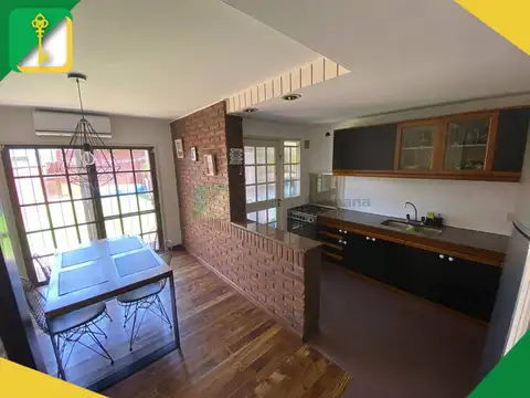 Casa 4 ambientes con 2 baños