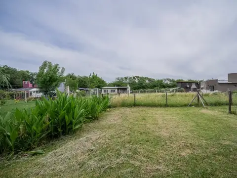 Casa/PH en Altos del Taurel – Capilla del Señor – Con escritura