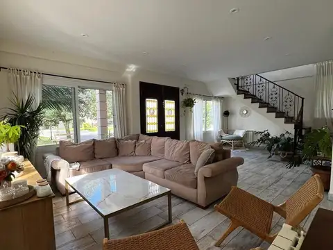 Casa en Alquiler de 3 dormitorios