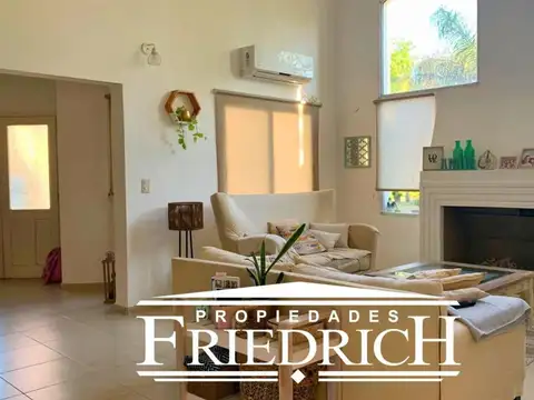 Casa 5 ambientes con 3 baños