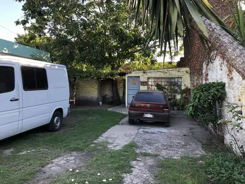 Av. Calchaqui 327 entre República del Libano y