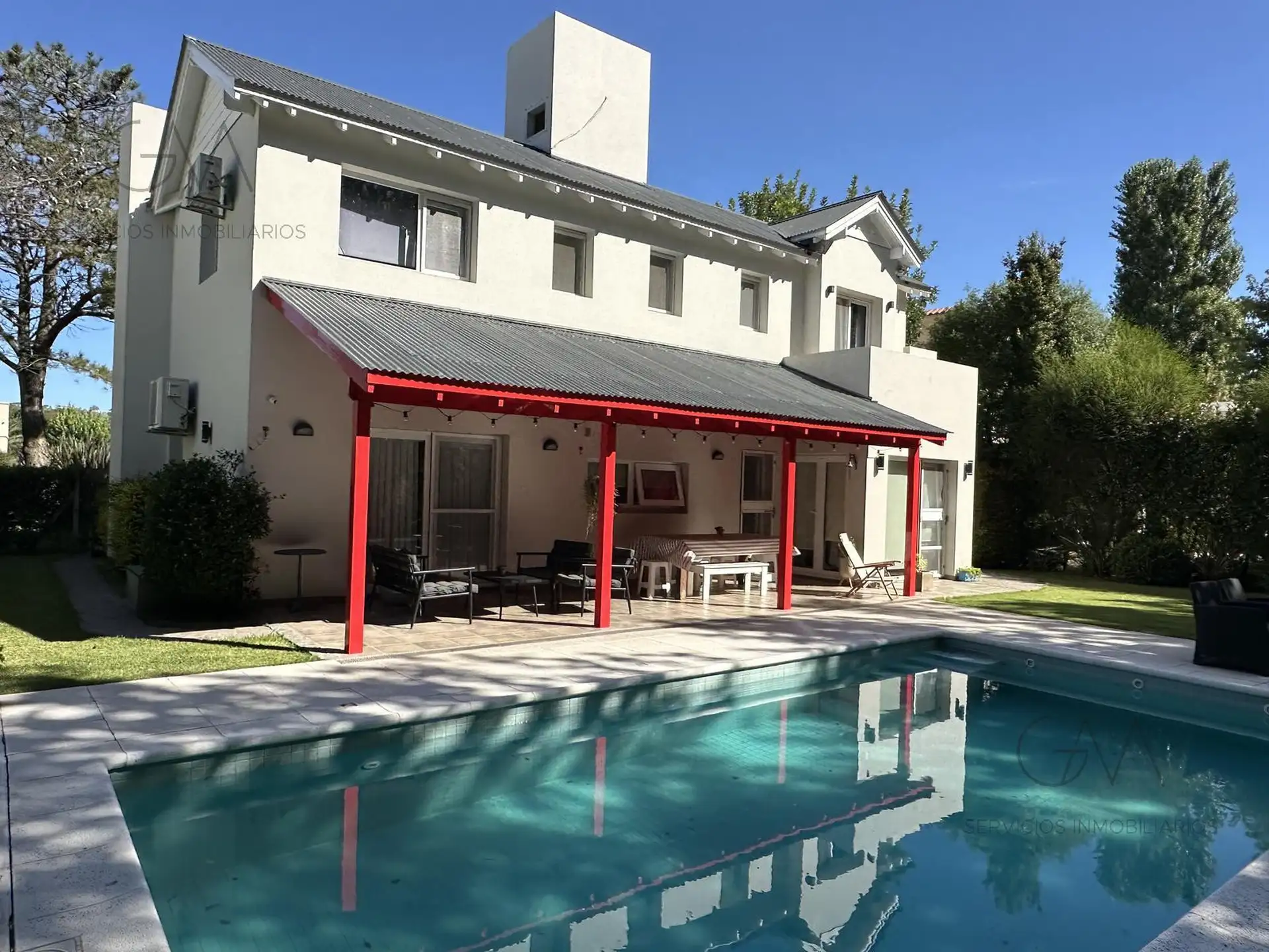 Casa moderna 5 amb, 215m² en Rumencó con piscina y quincho