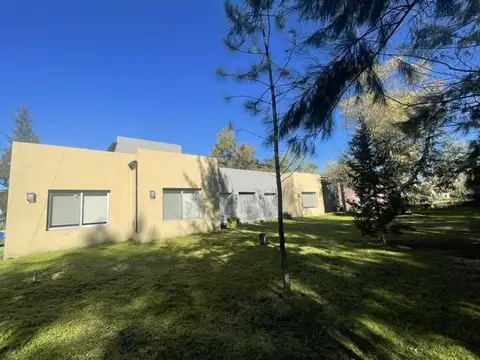 MODERNA CASA EN VENTA, CLUB DE CAMPO EL MORO, MARCOS PAZ