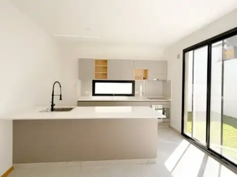 Venta de casa 3 ambientes en Martinez   | jardín| playroom