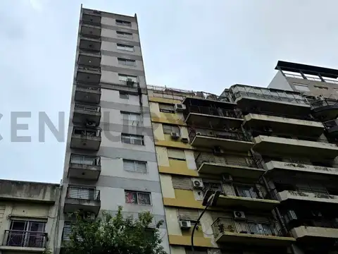 Dos ambientes con cochera en venta en BOEDO