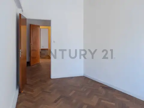 Av. Maipu 1700, Piso 1