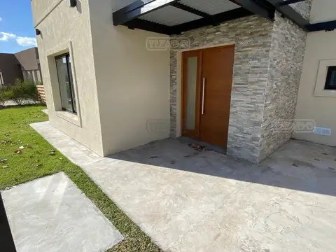 Casa en Alquiler de 3 dormitorios