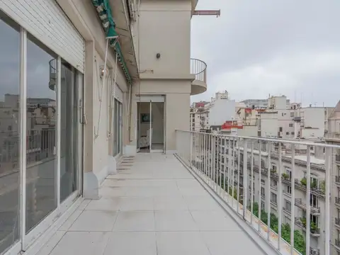 Departamento 8 ambientes con 4 baños
