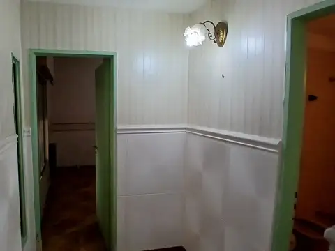 VENTA DE CASA CON DOS LOCALES CON PARQUE EN LANUS