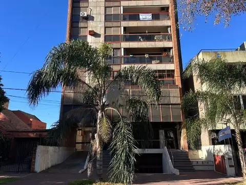 Bv. Rondeau 1146 6° - 2 Dormitorios, Balcón y Cochera-Frente