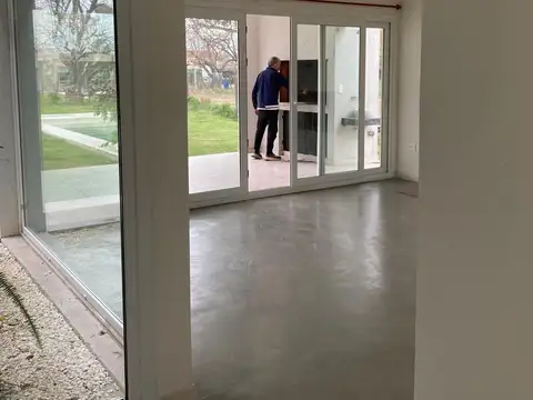 Casa 4 ambientes con 3 baños