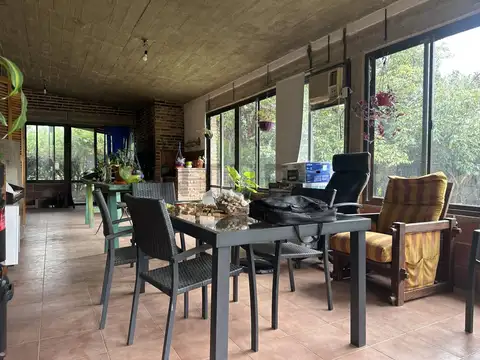 Casa 6 ambientes con 2 baños