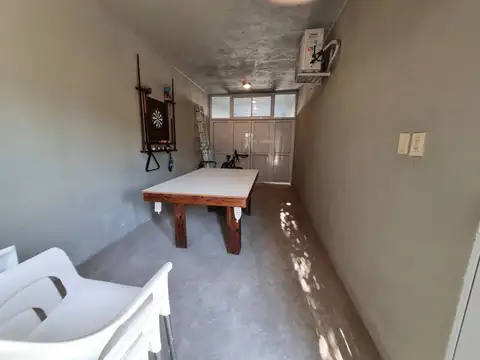 Casa 6 ambientes con 2 baños