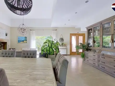 Casa 6 ambientes con 3 baños