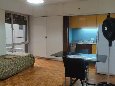 San Nicolás, Av Corrientes 700, piso 8, u$s 500 + expensas + servicios. 2px (Alq min 3 meses)