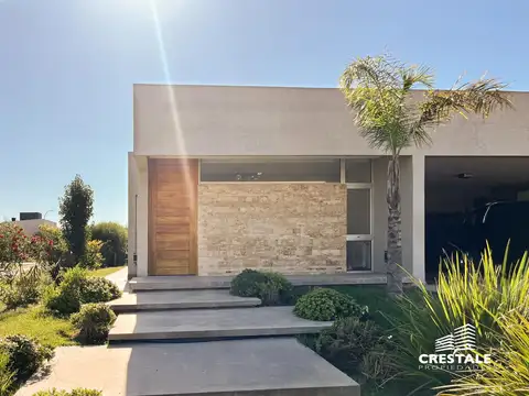 Venta / permuta | Casa 4 dormitorios con piscina en barrio privado San Sebastián, Funes