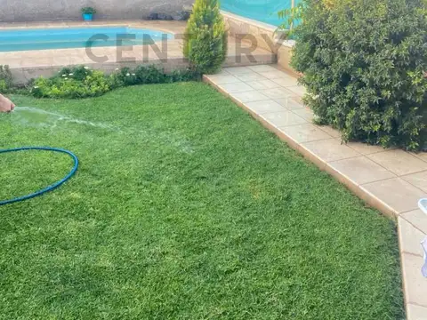 Se vende casa. Luján