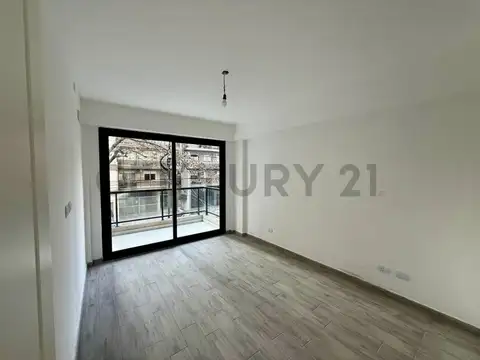 VENTA DEPARTAMENTO 4 AMBIENTES CON COCHERA, PATIO, BALCÓN Y AMENITIES EN FLORES