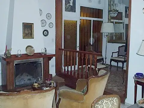 Casa 7 ambientes con 2 baños