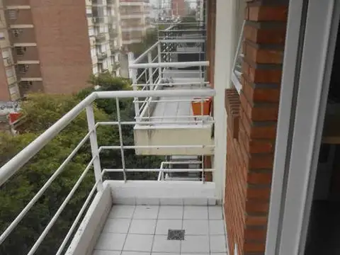 Departamento 2 dormitorios Zeballos 1500.
