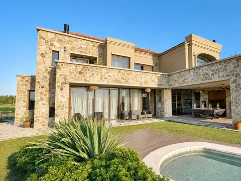 Casa 7 ambientes con 3 baños