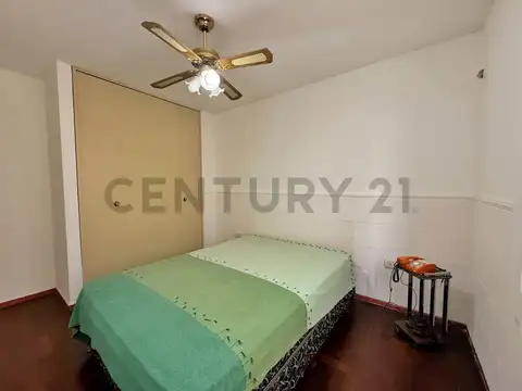 Departamento en venta de 2 dormitorios y patio en La Plata