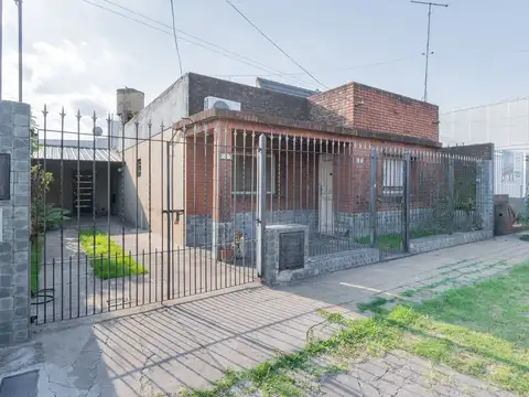 Casa en Venta con 2 cocheras