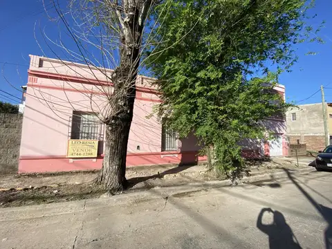 Casa   departamento a la venta! 300 Mts de lote!