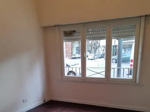 2 amb fte PB c/ ptio J B Justo 2300. $580000