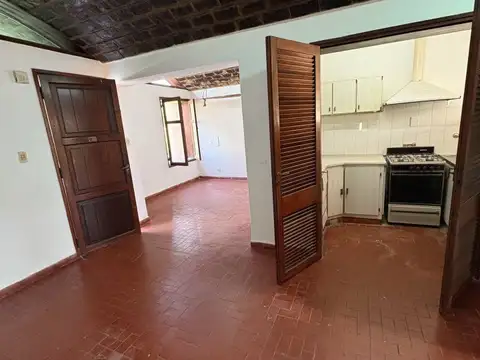 Casa 5 ambientes con 1 baño