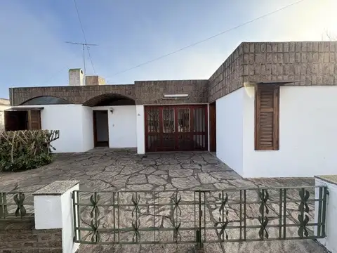 SAN JERONIMO SUR- AMPLIA VIVIENDA 2 DORMITORIOS-