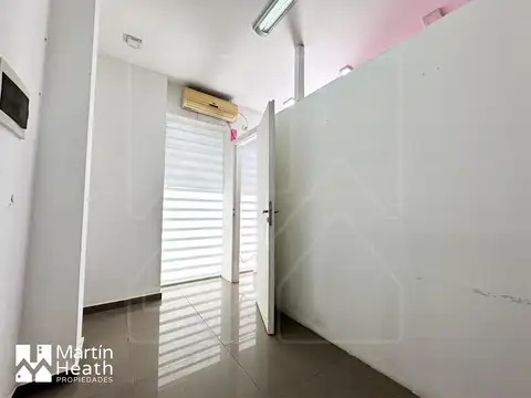 -ALQUILER- Hermoso y moderno local con vidriera propia.