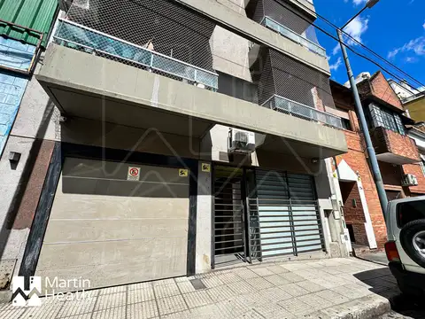 -ALQUILER- Hermoso y moderno local con vidriera propia.